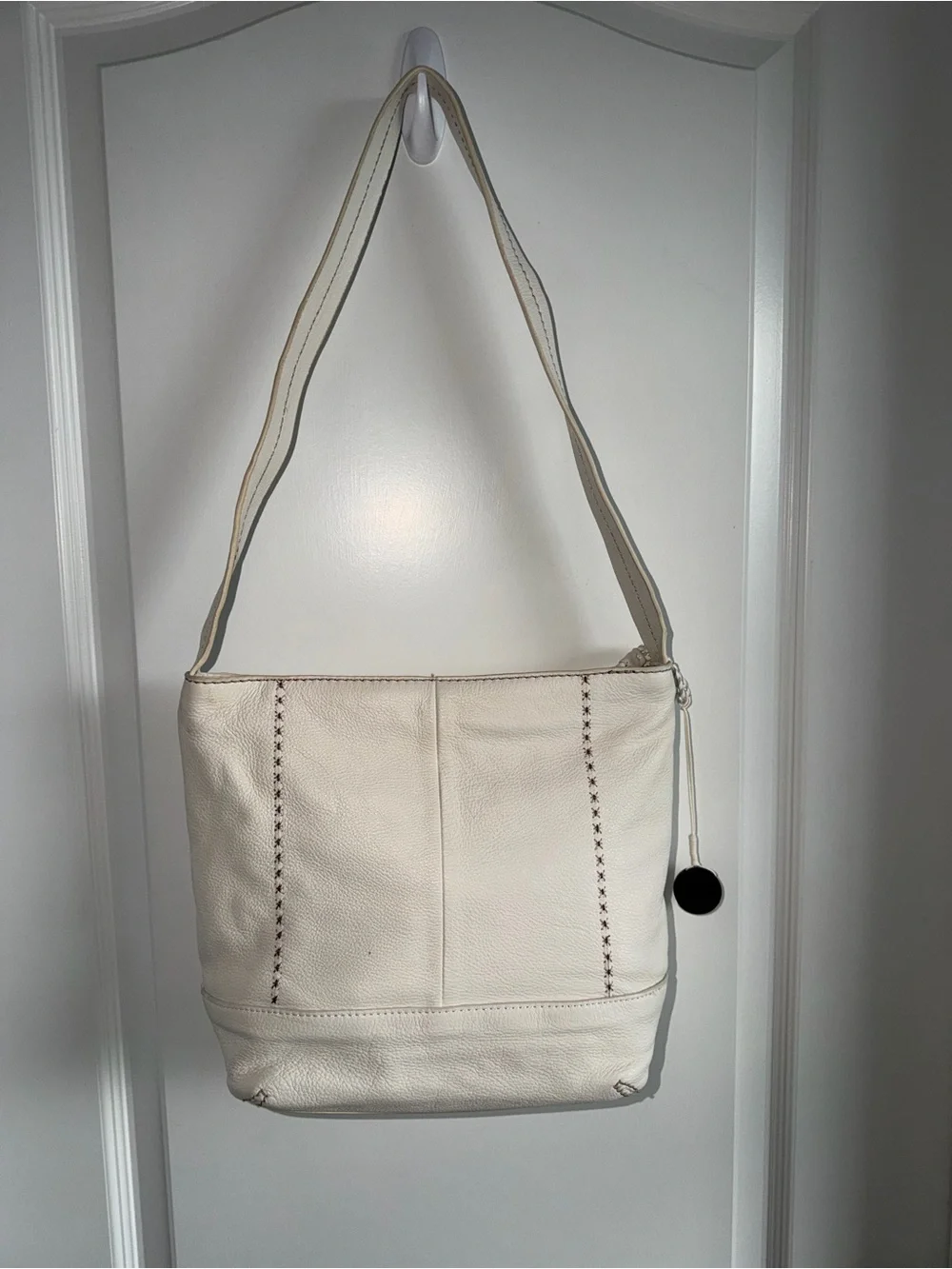 The Sak White Leather Shoulder Bag Hobo Purse Boho Minimalist Zip Top Medium